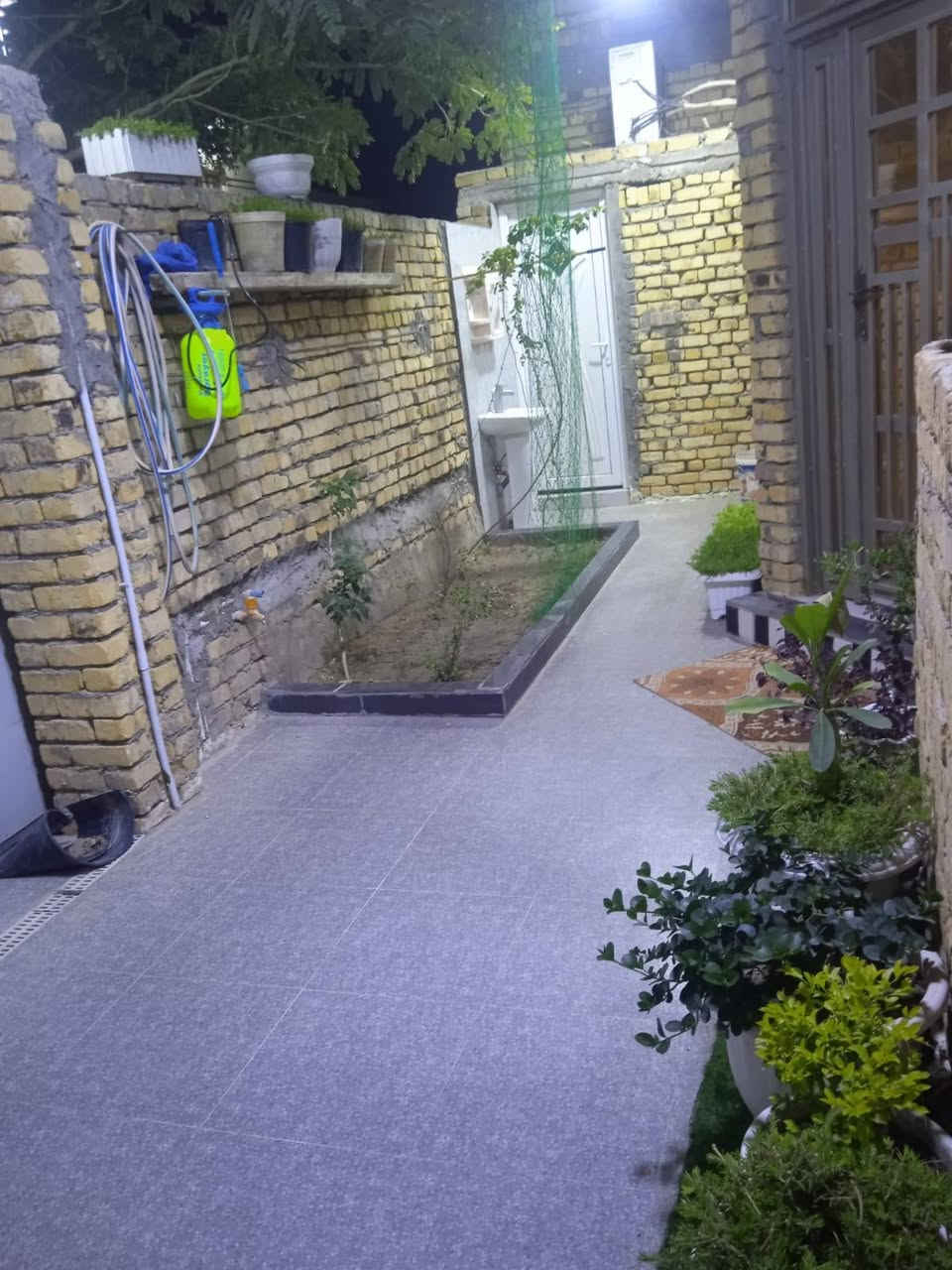 يتوفر دار سكن المساحه ١١٧ متر مربع داموك شارع الحوراء زينب
طابقين بناء حديث بناء درجه اولى
للاستفسار على الرقم
***********
