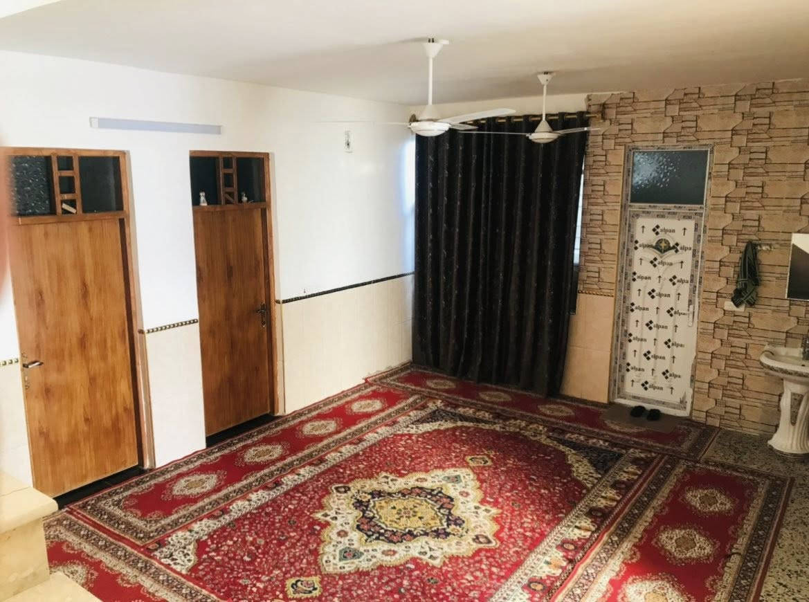 السلام عليكم...للبيع ...نصف دونم مع بيتين  كل بيت ٢٠٠متر زراعي عقد ٢٥ يتكون كل بيت غرفتين ٥×٤  مع صاله ٧×٥ مع مطبخ ٥×٥  مع صحيات داخليه مع استقبال ٧×٥  العنوان بغداد طريق حي النصر السياحي قرب بانزين خانة الجواهري نهاية الشارع بقرب السده للاستفسار الاتصال على الرقم ***********
