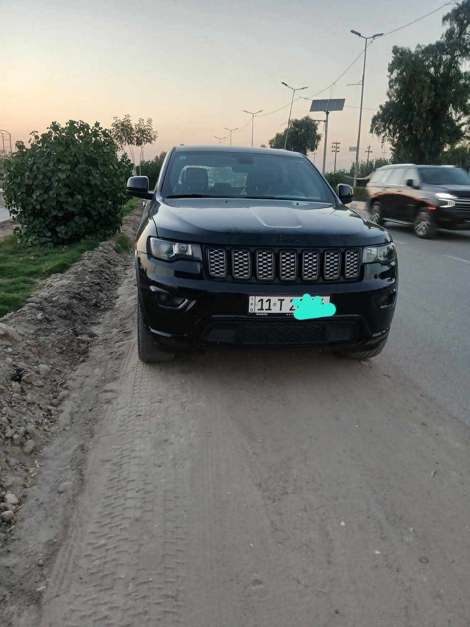 جيب ٢٠١٧ 
بلاك 
بيه قبق جنطه مبدل الدعاميات مصبوغه 
مكينه شركه مامفتوحه  تبريد صدر 
تخم تاير لسياره جديده 
مناقصه  شي المكان بابل 
السعر ١٩٠ وبيه مجال 
***********
