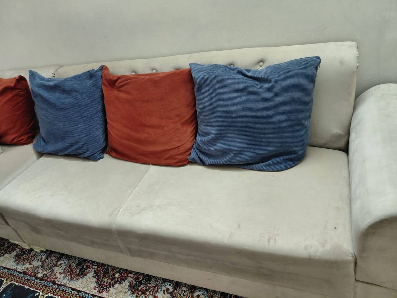 من رخصه الادمن تخم وبردات للبيع 300وبيهم مجال كرسي مال ذوي الاحتياجات الخاصه سعره250وبي مجال  بعده جديد عنوان حي رساله الاولى شارع الصيدليه***********
