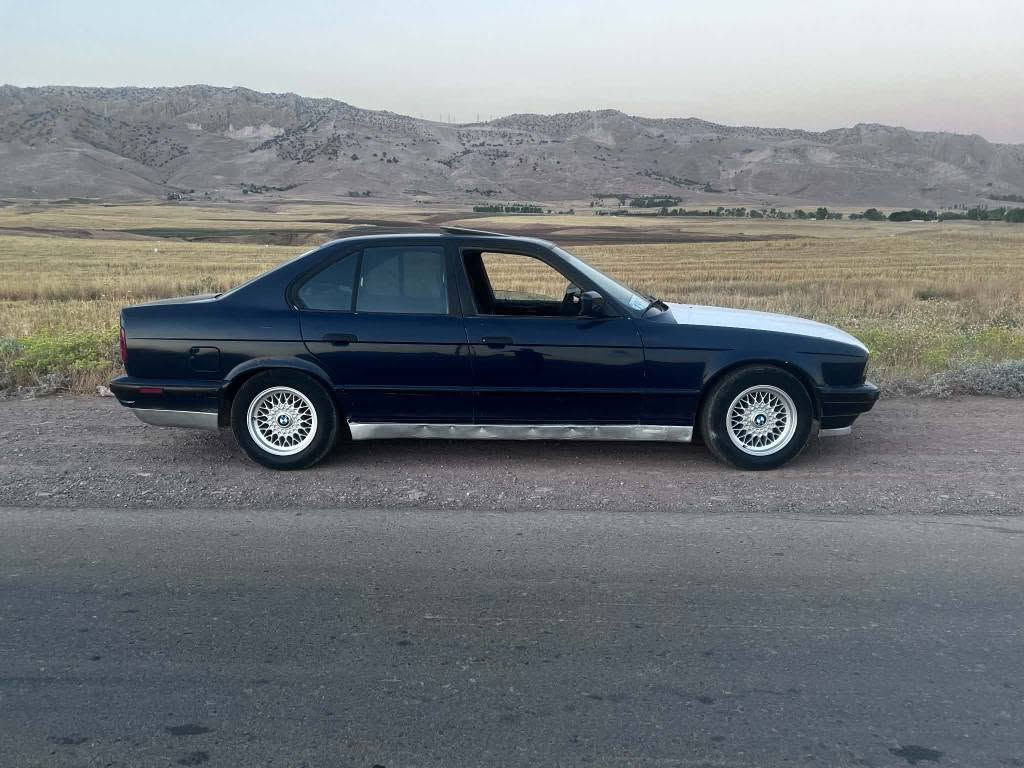 bmw520 کەپس
سەنەوی نەینوا 
مەکینو گێڕی بەشەرتی فیتەر 
لایت ئەڵقە گێج ئەڵقە 
سەقف سڵایت مەزبوت 
دوجام کارەبایە 
حیچ لێدراوینی 
کارەبای مەزبوت
ویلوتایەی لۆک 
کامل گیانی جاهز 
حیچ مەسرەفی نیە  
نرخ 24 گلا 
ژم *********** الرمادي, الأنبار
