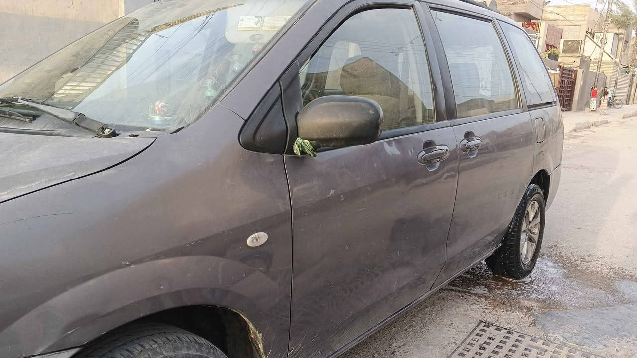 مازده 7 راكب كير ومحرك كورلا نحله1800 موديل 2006 رقم بغداد باسمي الرقم الجديد  ضربه بالباب عكس السايق 
*********** بغداد, العراق

