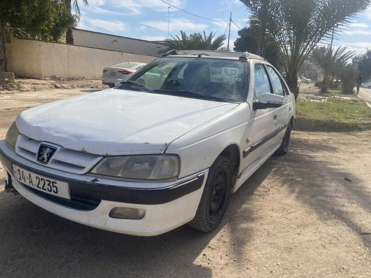 بيجو باص موديل ٢٠١٢  رقم انكليزي مشروع وطني وسنوية لسنة ٢٠٢٨ وباسمي السيارة.
مكينه وكير وحدادية وتدفئة وتبريد  كله مضبوط.
الكشنات محوره مال راس الثور  كهربائية وشغالة.
ابيع مداور مكاني نجف أبوصخير 
السعر ٣٥
وتساب ***********
