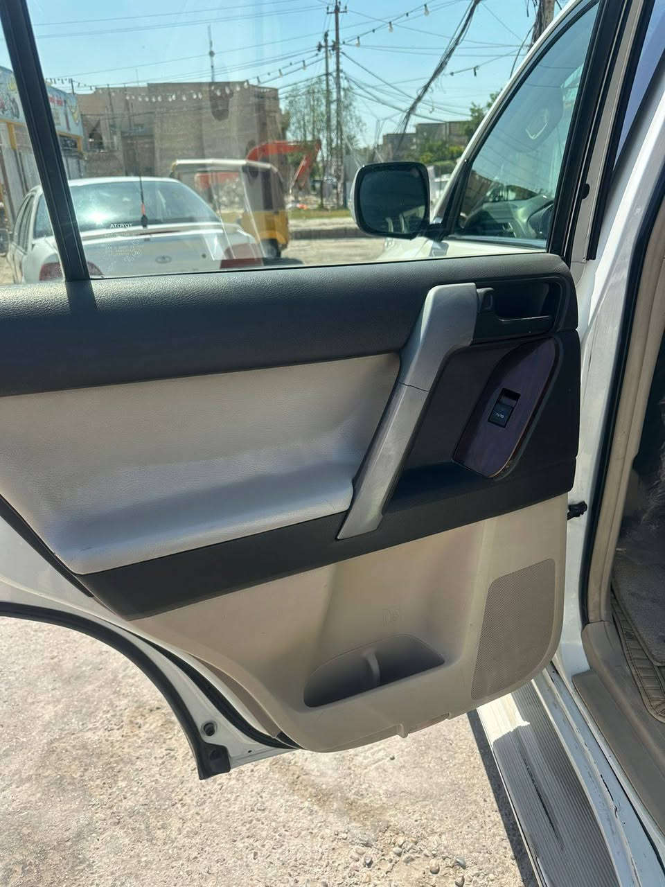 سلام عليكم برادو 2012للبيع فول مواصفات رقم اربيل نكليزي للاستفسار الاتصال على الرقم ***********
