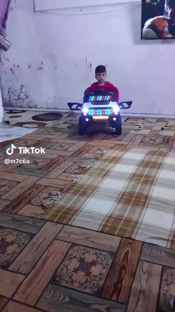 سلام عليكم سياره حجم كبير دفع رباعي مستعمله شهر وحاليا لبطاريه تركناها اشغلها متشتغل عوزها بطاريه الله يشهد جديده بلوتوث تربط علمبايل تحكم ريموت اصوات وغاني حلوه جدا بجيس بعدها تركناها ولباتري كاعد مع شاحنه قفل ب60ماخذها ب120وسعرها معروف مكاني الحسينيه سكلات شارع لشبكه ***********
