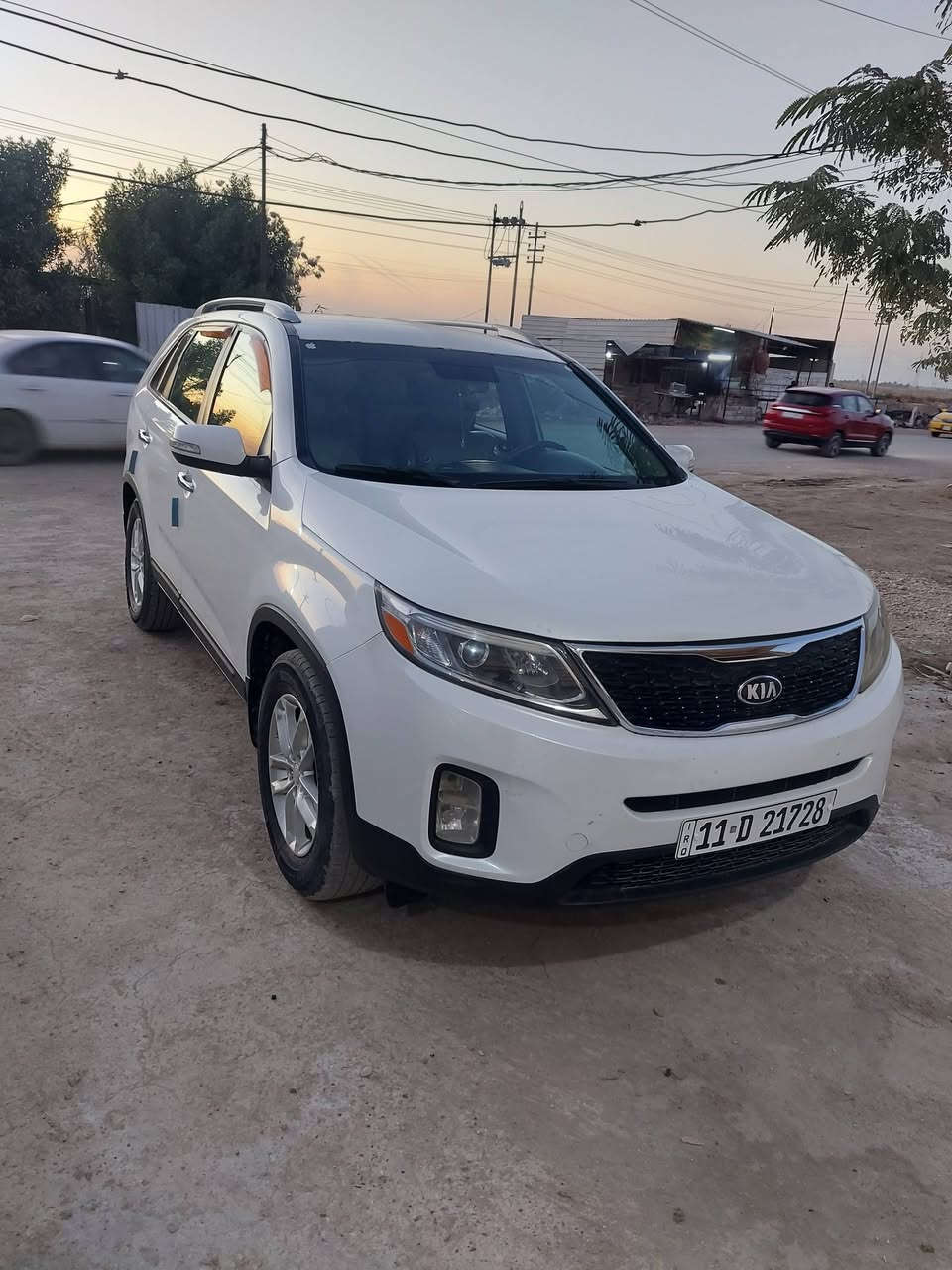 السلام عليكم 
للبيع او مراوس  سورنتو 14 وارد 7 راكب بغداد دولي بسمي ماشيه 90 تبريد تدفئه  داخل رصاصي وماصفات نص فول كشن جلد كامره بلاد شاشه كبيره وتحكم جهتين وسياره بيه صبغ فقط وحادثه جاملغ مبدل فقط وبدون دواخل سياره جاهزه من جميع نواحي ***********
***********
وخاص مع واتساب
