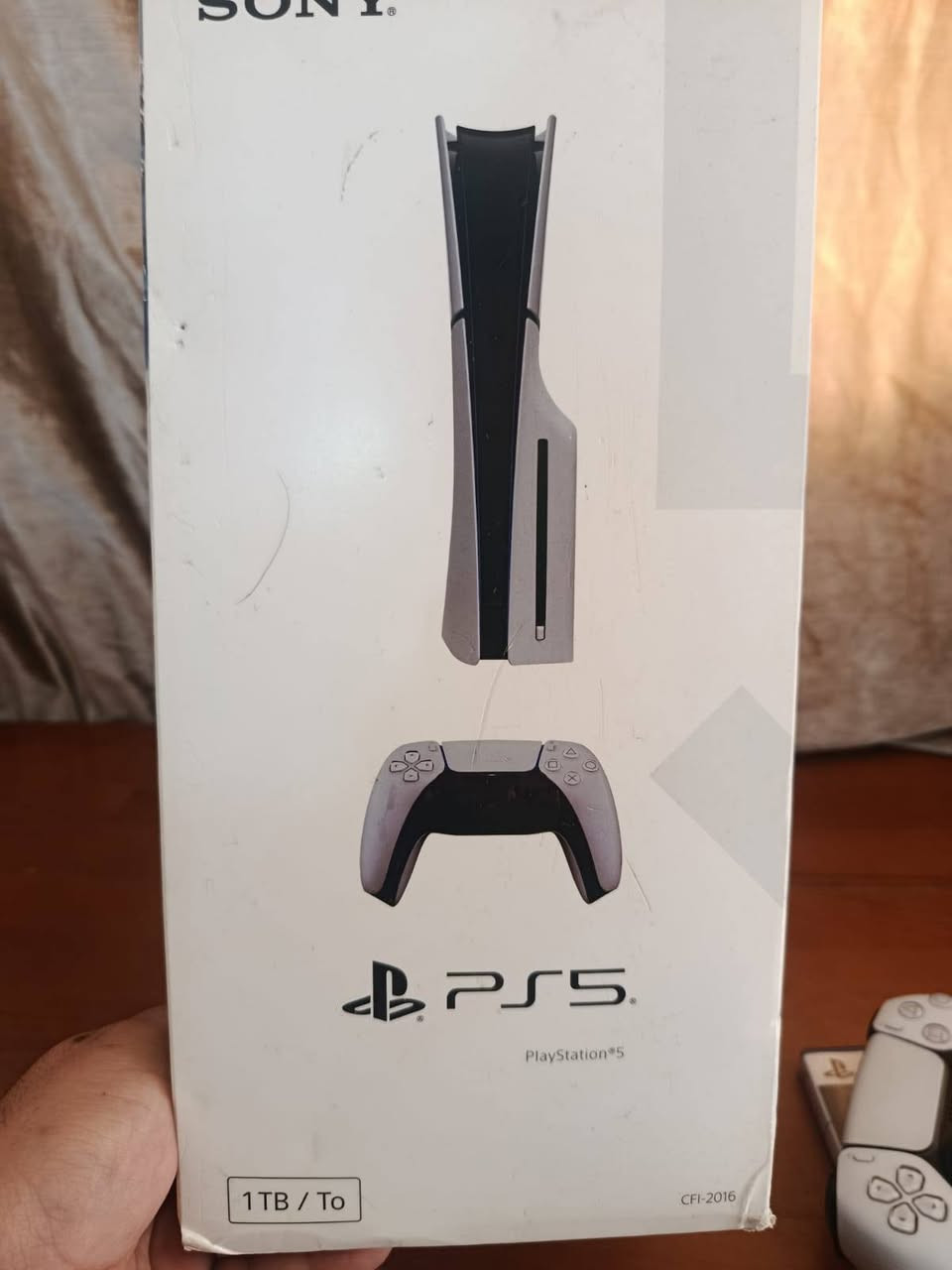 السلام عليكم
بلي 5 مستخدم نضيف جدا اخو الجديد كل ملحقاته الاصليه موجوده والكارتونه + جوستك اضافي اصليه ثانيه 
ويا قرصين
 فيفا 25
GTA
وبي حساب اماراتي مشترك بلاص فاخر باقي للاشتراك 20 يوم 
والحساب بي رصيد تكدر تجدده الاشتراك من يخلص والحساب تكدر تنزل بي اي لعبه تريدها بدون متشتري اقراص غاليه كل الالعاب موجوده بالحساب تنزلها 

السعر 750.000 

***********
