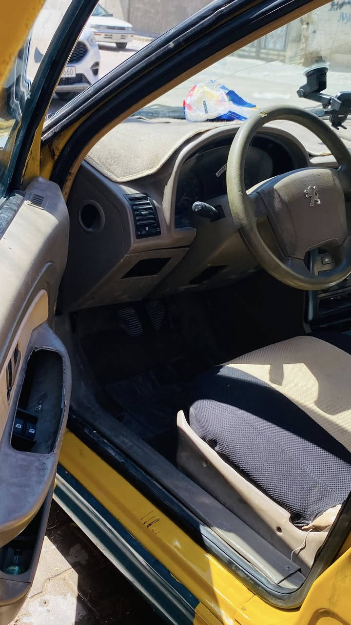 السلام عليكم بيجو 405 للبيع موديل 16 السياره قبل 3 اشهر اخذتها جهزتها كامله درايم شفتات جدد كهربائيات جدد شغال بيها نواقص قليله قفال باب بصف السايق تلبيسات مساطر مال بيبان شغلات خفيفه سنوية منتهيه صارلها 5 سنوات من اخذتها غرامات تقريبا 50 الف انه اشيلهن بس هيئة من خذيتها ماعرف شكد 100 او 200 يطيحن من السعر 40 وبيها مجال حك سنوية منتهيه والهيئة فقط تجي تشوف بعينك اوديك او انطيك رقم راعيها شرط تحويل 

وتساب فقط ***********
