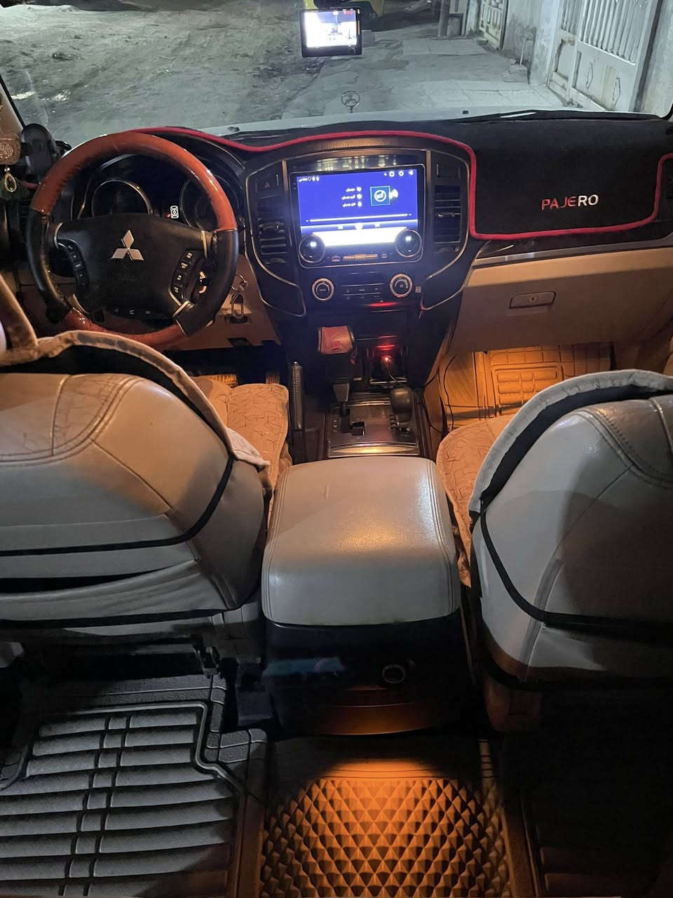 باجيرو ٢٠١٠ حبتور مواصفاته معروفه
رقم بغداد أنكليزي بأسمي
 كشنات جلد كهرباء 
٧راكب
سلايد روف 
حساسات خلفيه
دمام خلفي 
شاشه
مري شفط
تحكمات ستيرن
زراكات لايت
منظومة غاز بيهه 
ضربتهه جاملغ ايسر 
والصبغ اثر جراد مثل ماموضح بلسونار
السعر ١٣٥ 
للاستفسار الاتصال *********** بي واتس آب
