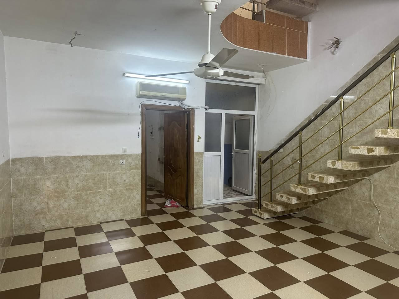 بيت للايجار ب هفالان قرب سوق لنكة جديدة
البيت ١٠٠م طابقين دستور سليماني
البيت بي كونتر و سبالت
الايجار ٤٥٠ الف
***********
