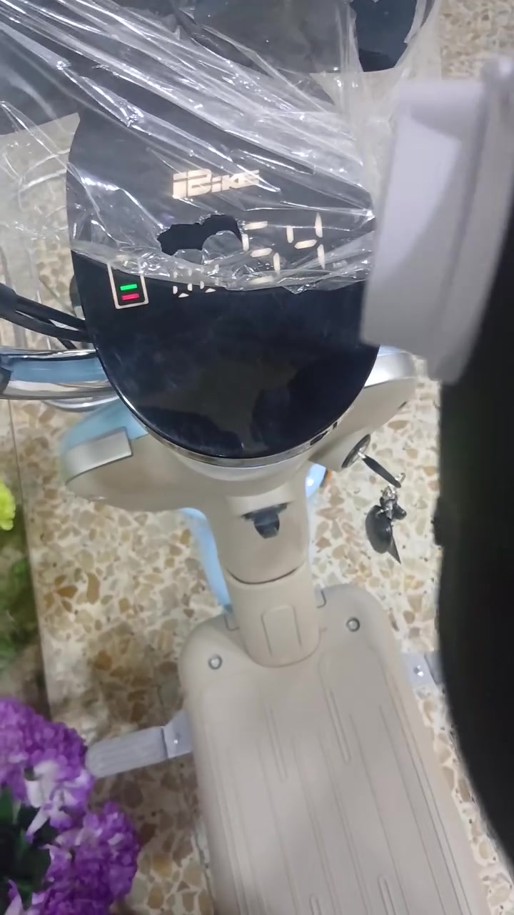 سلام عليكم دراجه شحن للبيع شركه البيداء السعر 350الف قفل دراجة جديدة معا 2بصمة 2كارت تشغيل 2سويج 2مفتاحقفل تاير الخلفي تواصل معي /***********
