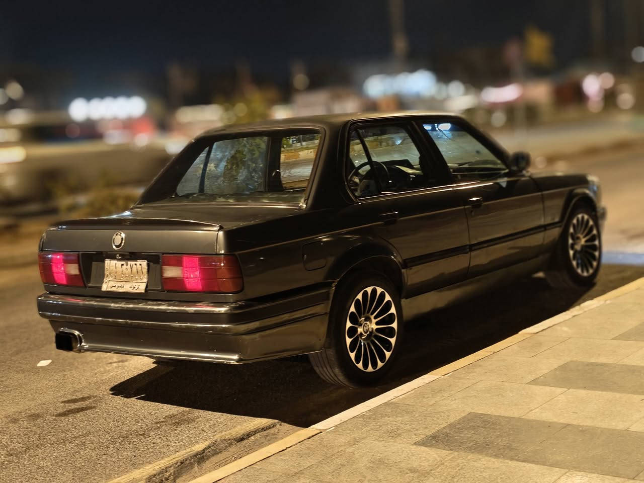 بيع او مراوس
بي ام زعرة 1988
محرك 3000 ياباني VVT (يعني انسى الحماوة) 
تحويرة جديدة كير ومحرك كفالة 
حدادية 90% 
كهربائيات شغالة 
اگزوز رياضي 
رقم كركوك جاهزة للتحويل 
العنوان الناصرية حي الشهداء 
*********** اتصال وواتساب 
السعر 25
