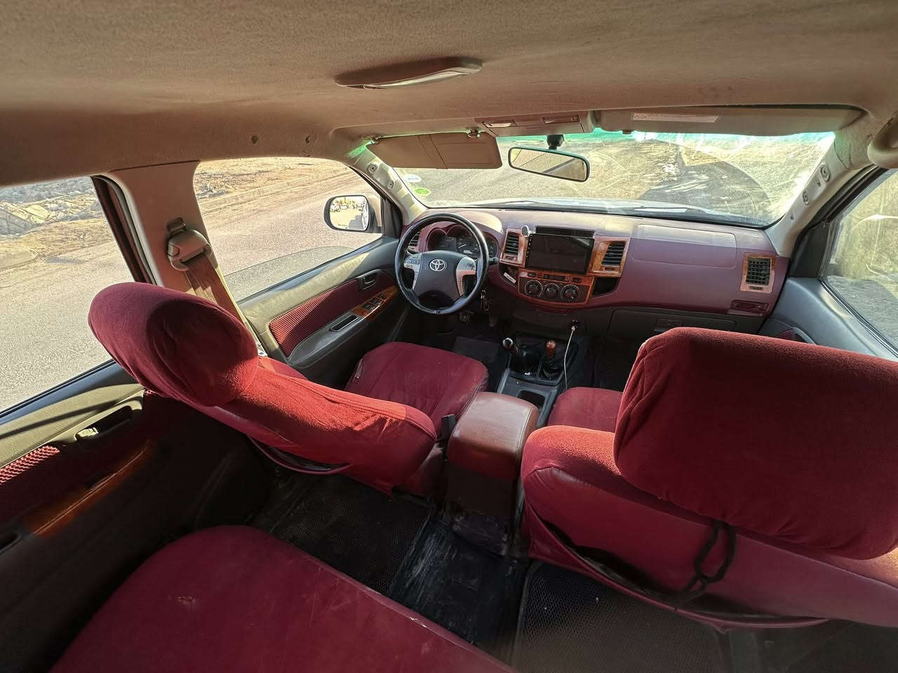 السلام عليكم هايلوكس موديل 2015 لون ابيض رقم اربيل سنوية منتهية السيارة نضيفة وما بيهة اي نقص  ، جاهزة صبغ عام عدا القمارة ، السيارة فور ويل گاز ، گير عادي ، شرط التحويل 
للأستفسار الاتصال على الرقم 
 ( *********** )
السعر المطلوب (140 ورقة ) قابل للتفاوض
مكان السيارة ( البصرة 5 ميل )
