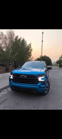 للبيع سلفرادو موديل 2022 لون بحري 8 سلندر 5300 كير طرح شاشة جبيرة فول ...