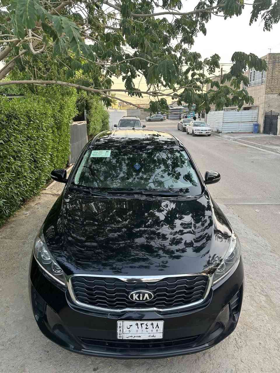 السلام عليكم 
كيا سورنتو 2020 رقم بغداد 
وارد امريكي محرك 6 سلندر 7 راكب 
ماشية 90 الف بجم كبس 
حادثها بابتين مبدلات اصليات 
ايرباك البردة فقط وراجع سستم 
باقي السيارة مكفولة كير محرك 
على وضع الشركة مابيها نقص 
مكاني بغداد / البلديات سعرها 168 
للاتصال فقط : *********** ☎️
