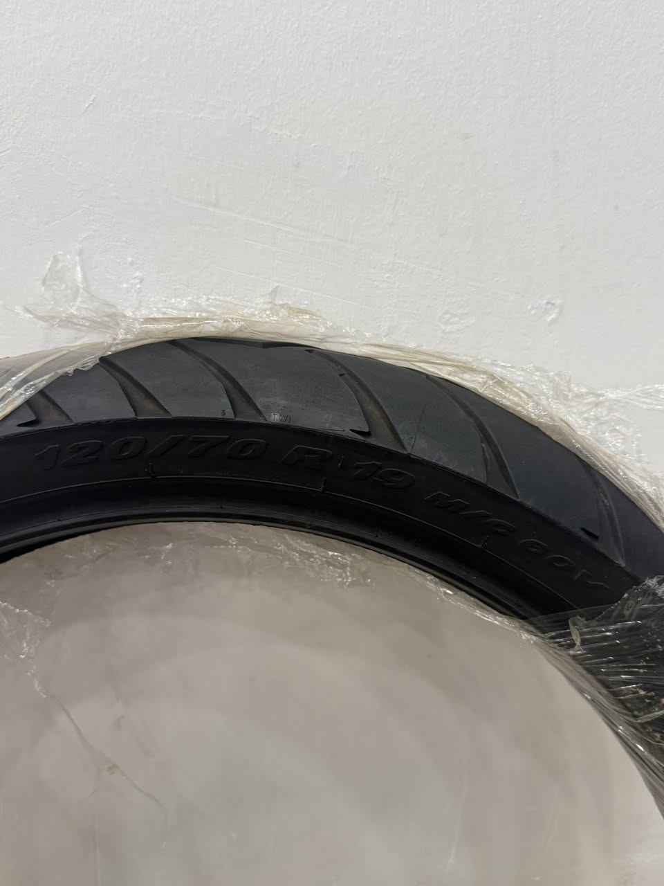 السلام عليكم عندي تاير خلفي مال شادو جديد ممستخدم 120/70R19  سعرة 50 الف قفل
متوفر توصيل خاص


**إذا كنت صاحب هذا الإعلان وتريد حذفه لأي سبب، رجاءا أرسل رسالة إلى الدعم الفني**