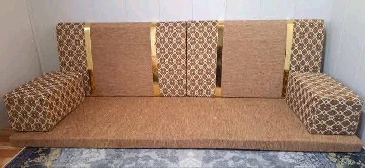 يتوفر جلسات عربية طول المندر مترين وعرض سبعين سم مع تكيات ظهر عدد ثنين مع مسند يد عدد ثنين. سعر المتر 35 الف للتواصل واتس
***********
