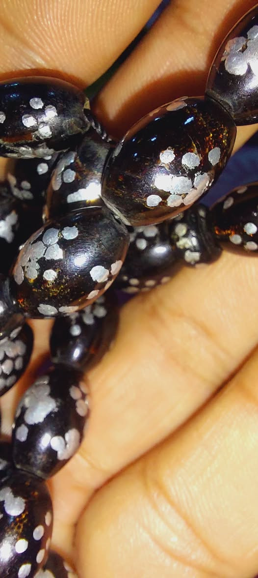 يسر حجازي علفحص ابيع...  33 حبه مطرز فضه وشوفه عينكم قديمة وكل فترةتغير جلد سعر 100$ مكاني بغداد حي السفير

***********
