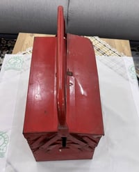 حقيبه عدد • حديد • مستعمل يحتاج صبغ