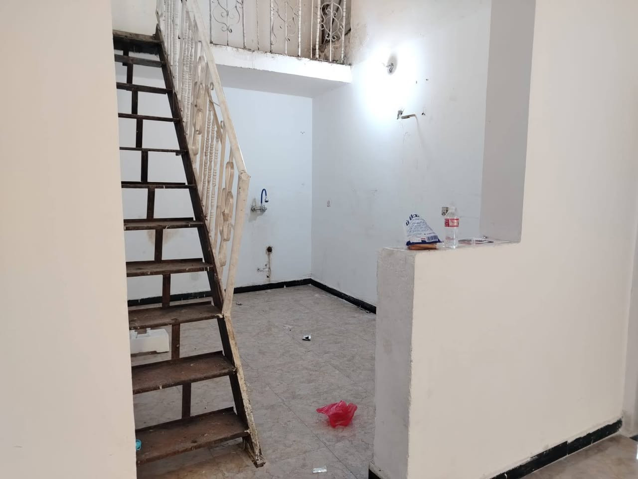 بيت للايجار 🏡 
شارع مطار القديم 
100م سعر يجار 175


**إذا كنت صاحب هذا الإعلان وتريد حذفه لأي سبب، رجاءا أرسل رسالة إلى الدعم الفني**