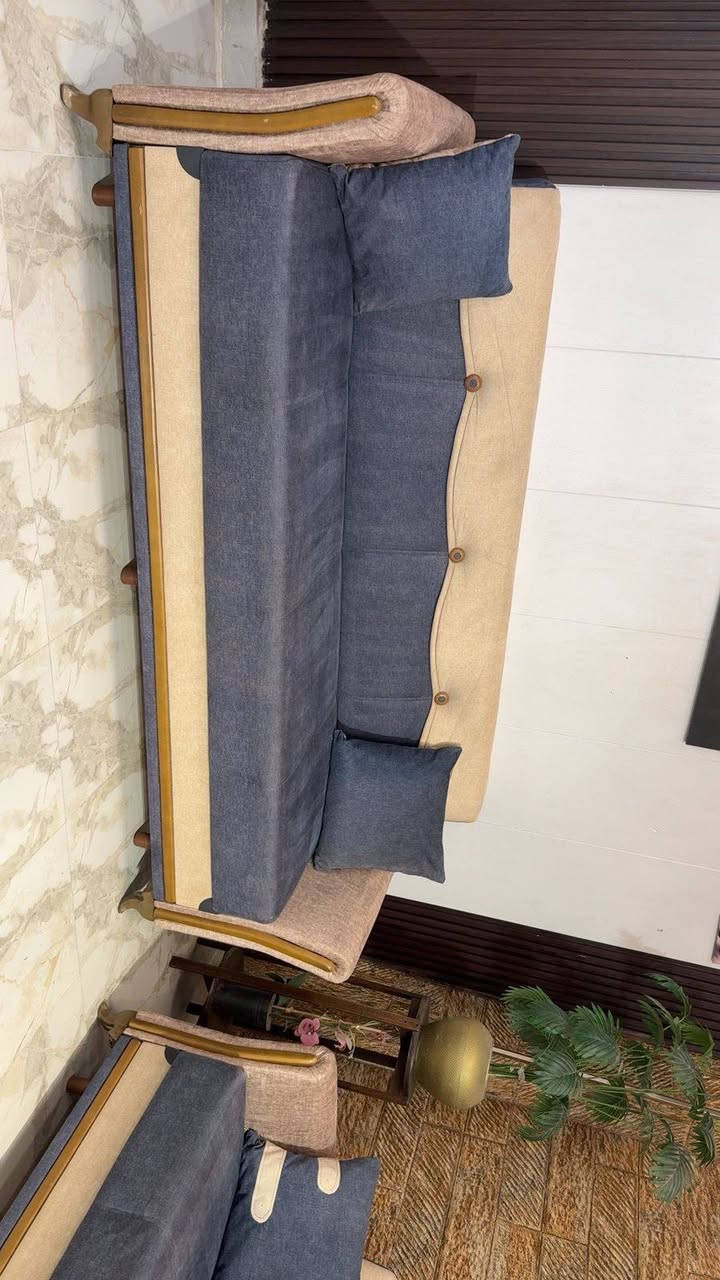 طقم كنب sofa bed 🛋️ (( 8 مقاعد ))💺
modern ✅ بمواصفات عالية جداً 💯

📍مكون من ثلاثيه 🛋️ عدد 2 و مفرده 💺عدد 2 🤍

📍نظام جكات للثلاثيات لتصبح كل قطعه عباره عن تخت 🛌 

📍 داخل كل قطعه Box 📦 للتخزين بتقسيمه عمليه جداً ✅

📍 مقاعد دانلوب "مريح جدا" 🤍

📍 أستخدام بسيط جداً " لا يُذكر " بوضع الجديد ✨

 .


**إذا كنت صاحب هذا الإعلان وتريد حذفه لأي سبب، رجاءا أرسل رسالة إلى الدعم الفني**