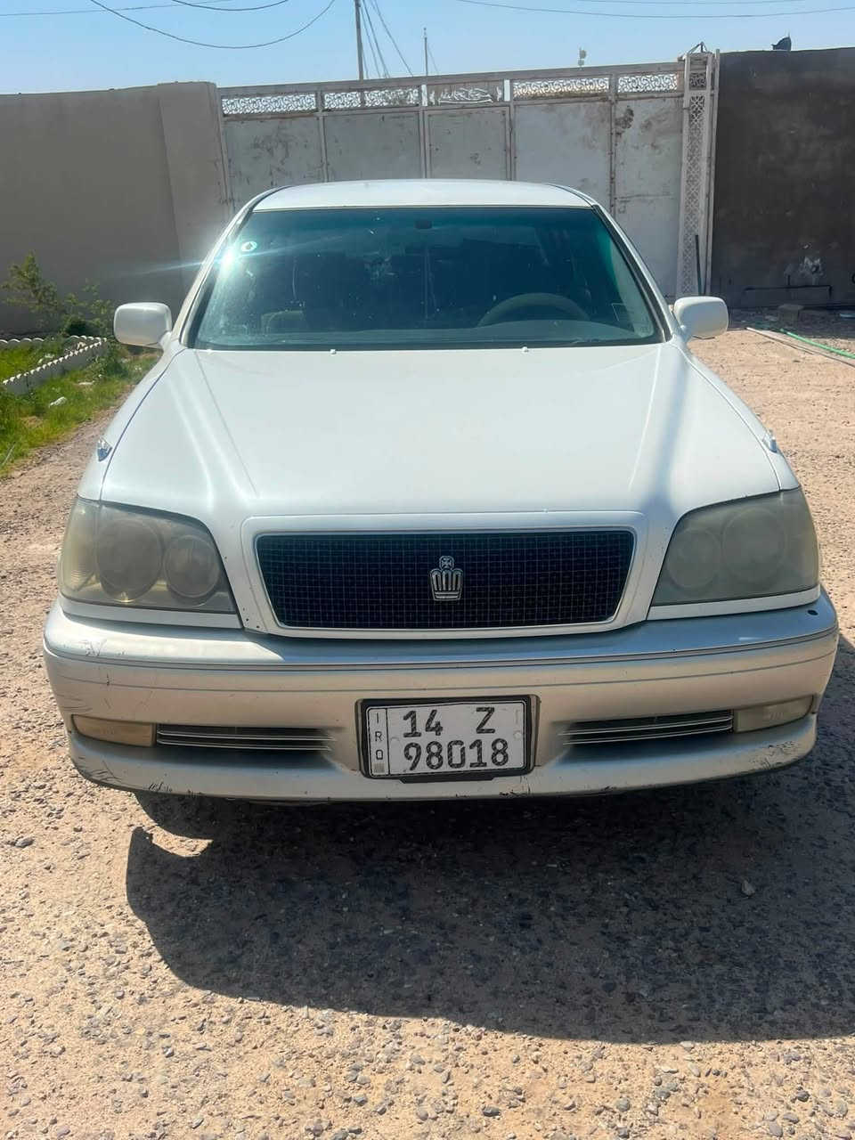 السلام عليكم 
سيارة كراون جنون موديل 2000
گصتين 
مكينة D4 كبير تنقيص دهن قليل    
4دگم 
رقم انگليزي سنوية لل2027 بأسمي
السعر 75$ وبيها مجال 
للأستفسار ***********
