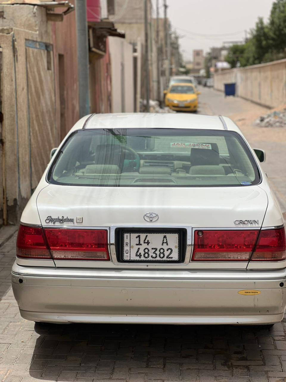 السلام عليكم اخوان 
تويوتا كراون/ رويال صالون / موديل2002
الجيل الحادي عشر (S170) فو لفول 1عل 1
المكينه / ديفور الكبير 
رقم بصره راعيه موجود ويريد تحويل
سنويه لنهاية 2027 
انتباه
انتباه
انتباه
(كفاله من الكص والنقل والترميز ) 
تبريد شغال ثلج خلفي وأمامي 
حداديه تخبل طووبه
بيه هواي شغلات مامذكوره  
السعر ،،،،،،،،،، ( 135$) وبيه مجال  
 تجي تفحص وتقتنع وتشلع عيوني وتدلل 
مكاني الجمهوريه 
*********** البصرة, العراق

