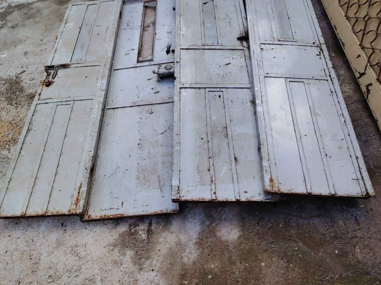 ابواب وشبابيك للبيع العنون موصل جانب ايمن السعر قيم واخذ للتواصل
***********
