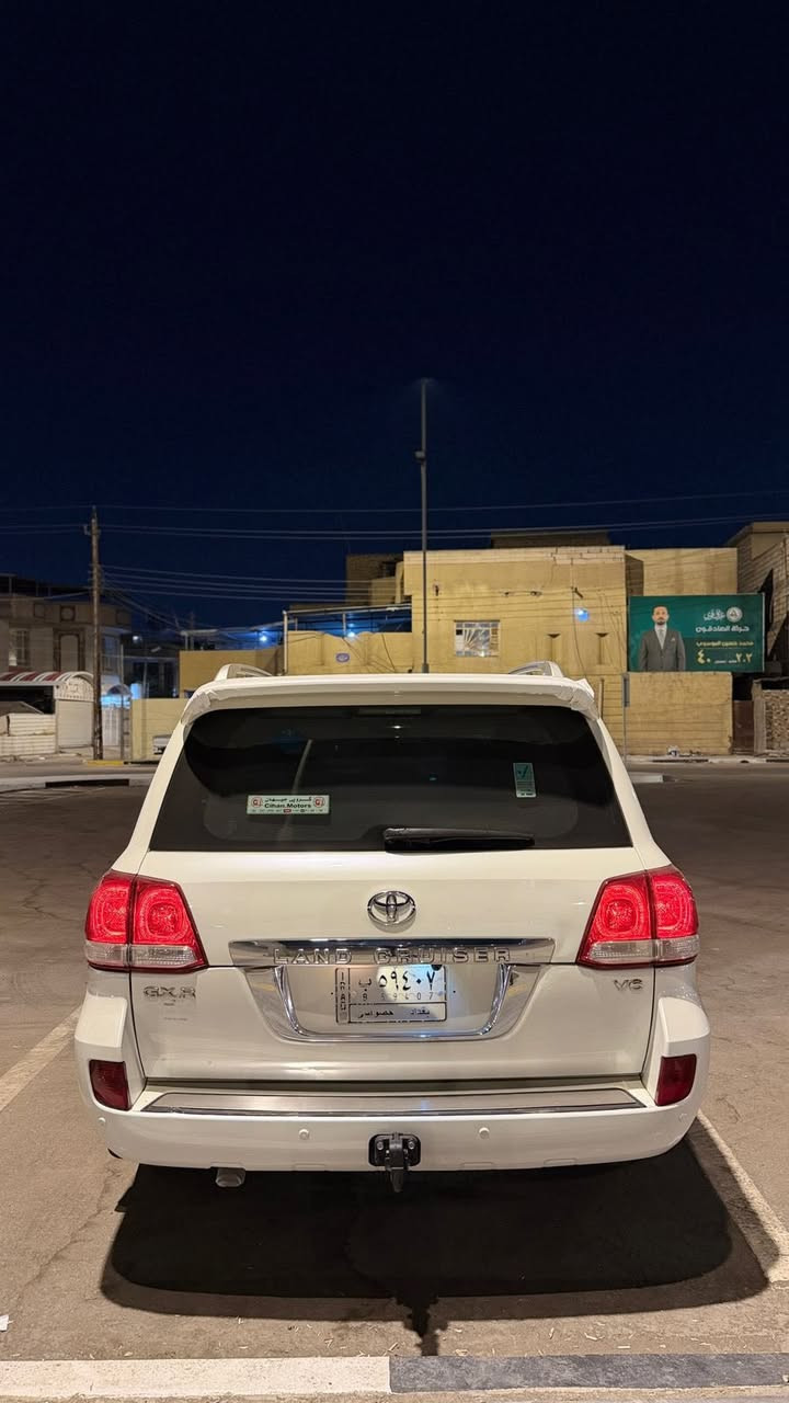 لاند كروز مديل ٢٠١١ ستينيه اصل
رقم وهزه وسنويه جديده 
بغداد تحويل مشروع وطني رقمها النكليزي اليوم شديته 
معروفه مواصفات الستينيه 
بيها فقط بس بنيد ونفس لون اصلي بدون دواخل 
محرك 6v فتحه كشنات كهربائي شاشه 
داخل بيجي 
حساسات 
كأمره خلفيه 
كير محرك حداده شرط كله جديد سياره مال جني
ماشيه حقيقي 166km
تخم داير جديد دلوب 
محرك ممفتوح سياره احله من صور 
السعر 305 ثلاث شدات وخمس ورقات 
*********** مراوس حسب القناعه
