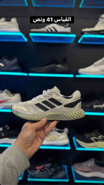 احذيه راجع وكاله ومستخدم النظافه جداً عاليه 
التفاصيل داخل الصور 
العنوان:- بغداد السيديه شارع التجاري قرب ركن لاناقه 
للاستفسار :-***********
