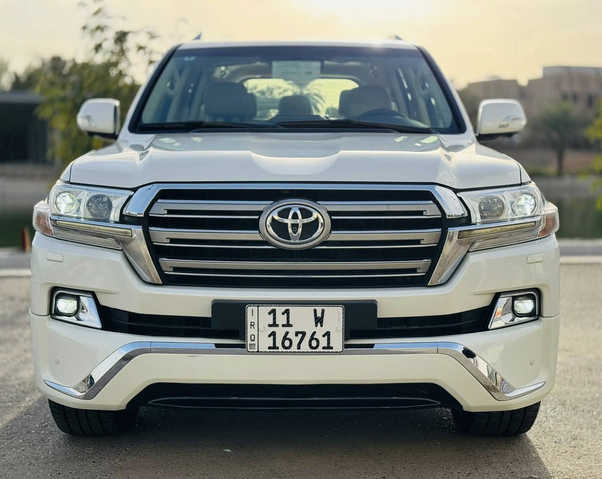 للبيع لاندكروز موديل 2017 ساز ابيض صدفي سته سلندر رقم بغداد وبسمي السياره،  المواصفات كشنين كهرباء 8 ايرباك دبل ماوس مري شفط وقلاب عند البك كشنات جلد حساس امامي وخلفي  بصمه تشغيل عدد 2 السياره 4️⃣ كامرات جديده ومكفوله كفاله عامه من الحادث والصبغ عدا الجاملغ الخلفي مصبوغ والسعرللاتصال***********
مكان السياره  بغداد
