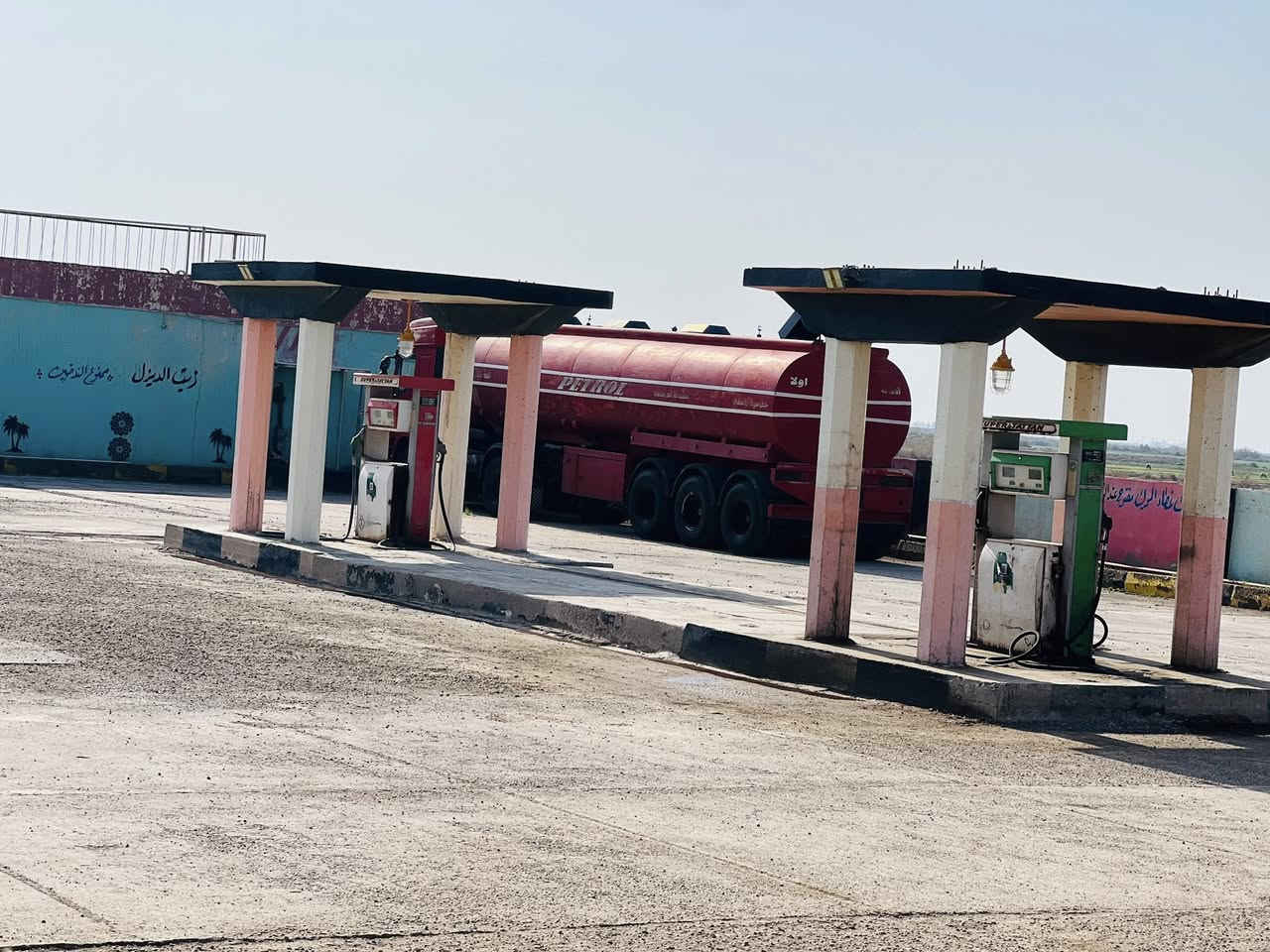 السلام عليكم ورحمه الله وبركاته
محطة وقود للبيع ((كل المحطة او ربع ١/٢ ))ايضاً للبيع  
في واسط الدجيلي ناحية واسط القديمة.                                                
  ((محطة تعبئة وقود ناحية واسط المشيدة))
للتواصل عن السعر والاستفسار 
***********
***********
رجاءً فقط الشراي يتصل
