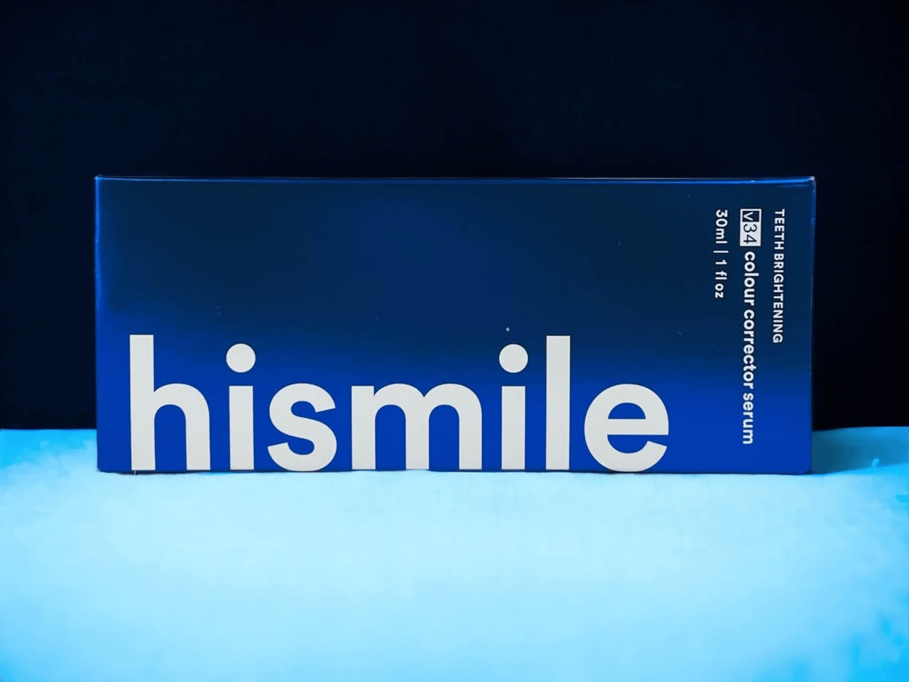 سيروم تصحيح اللون V34 من Hismile

مصمم لتحسين لون الأسنان وتقليل الاصفرار. يعمل على تعزيز بياض الأسنان وتوازن لونها من خلال تقنية تصحيح اللون المبتكرة.

الفوائد الرئيسية:

يساعد في تقليل ظهور البقع والتلون على الأسنان.

يعمل على تحسين لون الأسنان وجعلها أكثر بياضًا وإشراقًا.

يستخدم بأمان مع معاجين الأسنان اليومية لتعزيز فعاليتها.

سهل الاستخدام ومثالي للعناية اليومية بالأسنان.

طريقة الاستخدام:

ضعي كمية صغيرة من السيروم على فرشاة الأسنان بعد وضع معجون الأسنان.

فرشي أسنانك بالمنتج لبضع دقائق، ثم اشطفي فمك جيدًا.

مميزات المنتج:

تركيبة فعالة لتصحيح اللون توفر نتائج سريعة وملحوظة.

مثالي لمن يرغبون في تحسين مظهر أسنانهم دون الحاجة لعلاجات التبييض القوية.

الحجم: 30 مل

الملاحظات:

لون المنتج بنفسجي ( موف ) لكن هناك خلل بالاضاءة لذلك يظهر باللون الازرق
 السعر 35 الف 
توصيل بغداد 3 الألف 
محافظات 5  الألف


**إذا كنت صاحب هذا الإعلان وتريد حذفه لأي سبب، رجاءا أرسل رسالة إلى الدعم الفني**