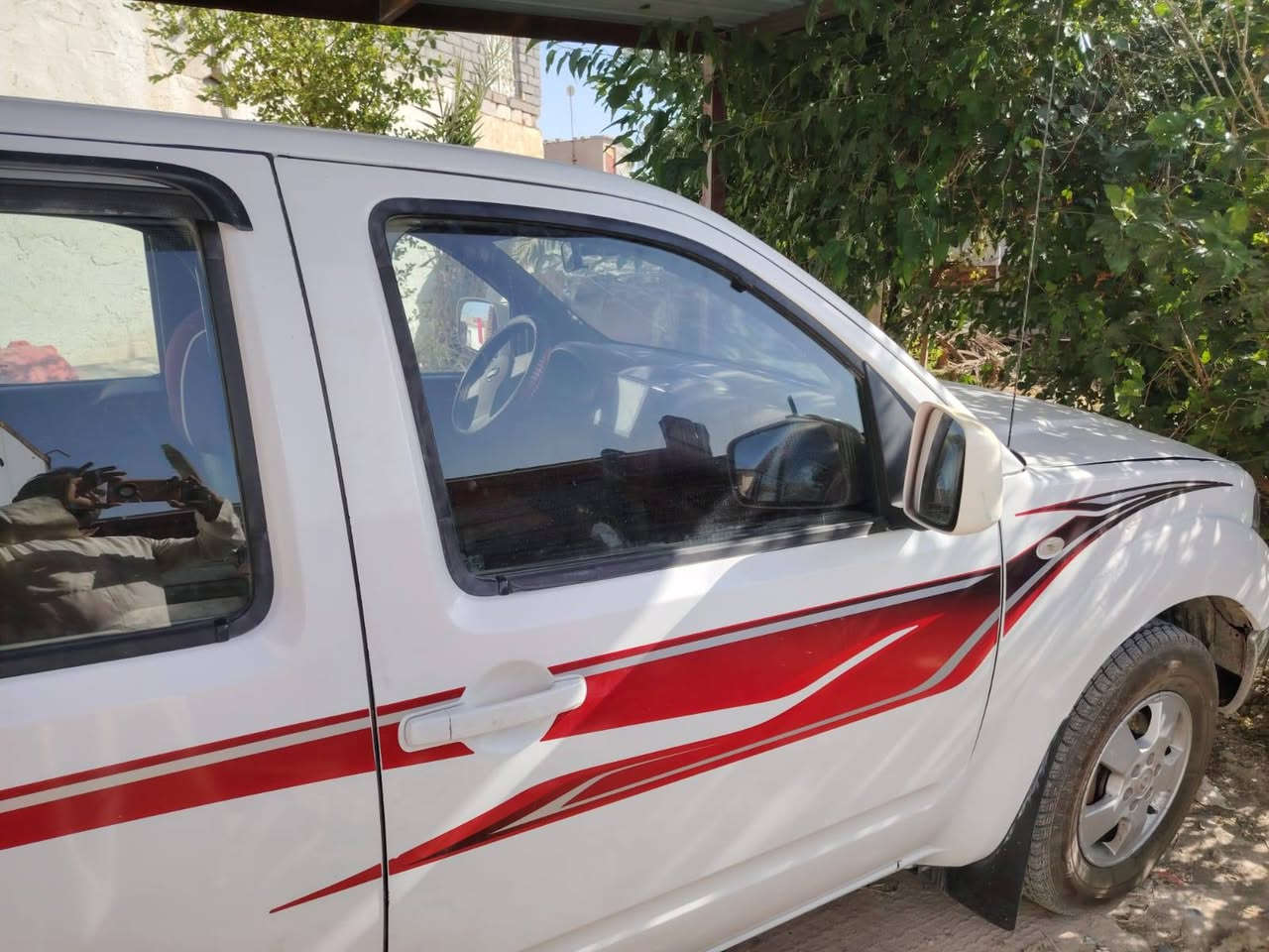 نيفارا ٢٠١٢ للبيع كير ومحرك واصوليات كفاله تخم تاير رقم انكليزي سنويه بسمي لل٣١ سياره جديده مال جناي  السعر ١٠٥ العنوان البصره قضاء المدينه ***********
