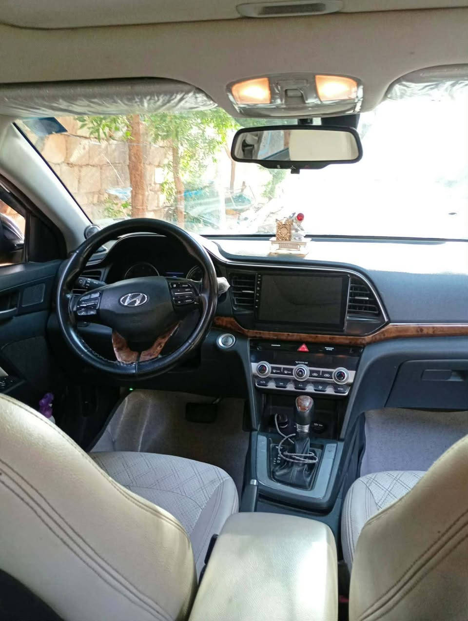 السلام عليكم 
للبيع  النتره 2020 امريكي  
 رقم بغداد نكليزي  بأسمي تحويل مباشر 
مواصفات/ فول 1/1
محرك 2000 دوش 
كير AT المرغوب 
بصمه تشغيل + بصمه أبواب+ بصمه جنطه 
شاشه جبيره
فتحه 
كشنات جلد 
السياره جديده   
السياره جاهزه السونار مرفق   
السعر 147اوبيه مجال 
العنوان /كربلاء طويريج
الأستفسار ***********
