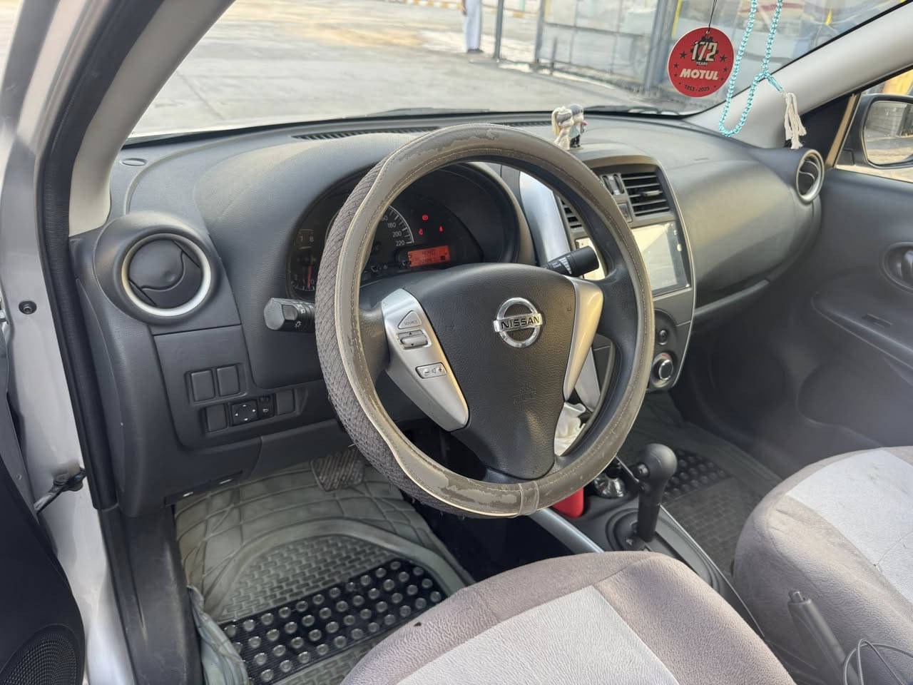 السلام عليكم 
نيسان صني للبيع مصري 2023 لون رصاصي 
السيارة ماشية 31 الف رقم اربيل 
اربع جام كهربائية
شاشة لمس 
سستم صوت شركة سوني انا شاده
تبريد ثلج
تبريد قطعتين
حساس خلفي 
اشاير بالمري الجانبية 
ويل كب 
كامرة خلفية
السيارة استعمال شخصي يعني بانزين محسن وما مقربها للعادي الا ما ندر 
السيارة  بيها طخة بالچاملق الامامي موضحة بالصورة كلش بسيطة ورصعة فوگ الباب الي ورة العبري وطخات بالدعاميات موضحة بالصور ورصعة بالباب الخلف العبري وبارد بالجاملق الخلفي گد ثلاث سانتيمات 
موقع السيارة البصرة 
سعر السيارة 120  
للأستفسار الاتصال ع الرقم 
0787 470 9028
