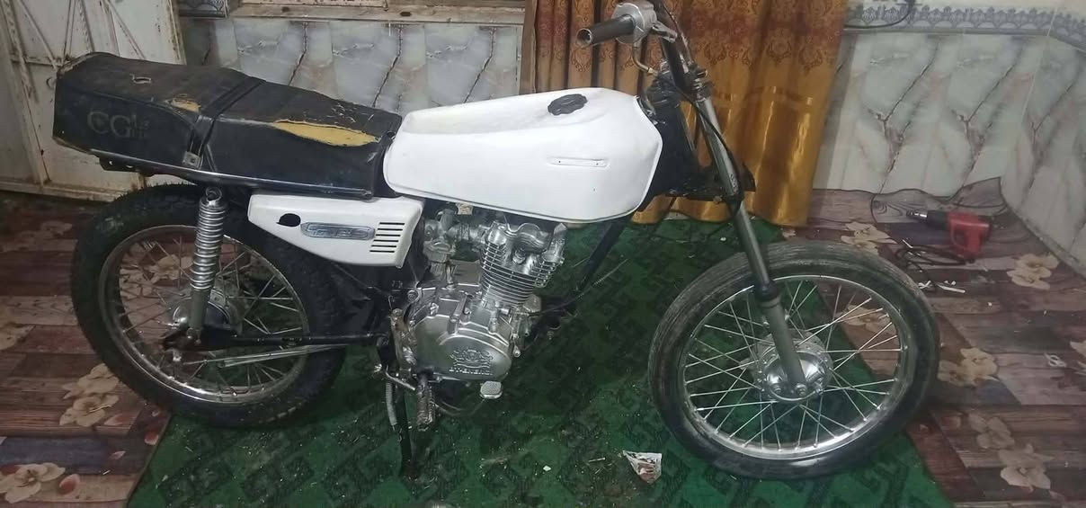 سلام عليكم من رخصت مدير الكروب دراجه البيع موديل 2015اوراق صولي دراجه مصبوق المحرك جان اسود بس لا تنقيص ولا تبخير سعر 400 اوبيهى مجال مامتواجت علفيس ***********
