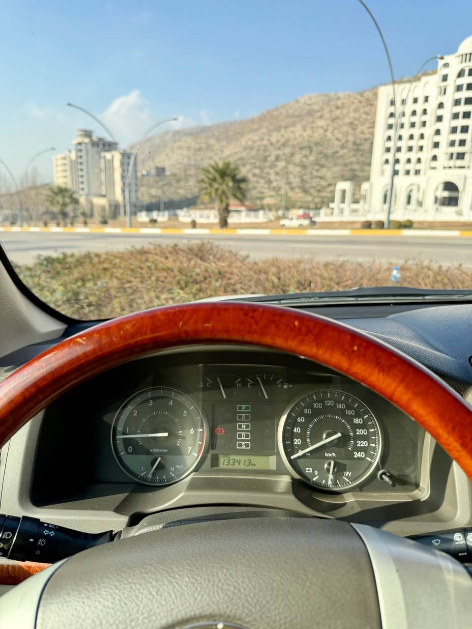 رقم السياره /دهوك
موقع السياره/دهوك
نوع السياره/لاندكروز 6 سلندر GXR
موديل السياره/2013
المسافه المقطوعه/133000
مواصفات /8 ايرباك
مري گراج
كشن جلد
رقم وسنويه جديده مع الهزه
طخم تايرات جديده شاديلها قبل ١٠ ايام
محرك وگير مامفتوح بشرط
السياره حيل نظيفه
سعر375 وبيها مجال قليل 
للاستفسار الاتصال بالرقم
*********** واتساب فايبر كورك دهوك, العراق
