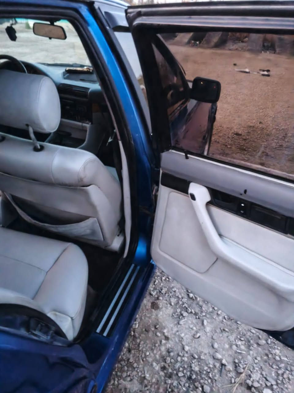 اخوان السلام عليكم بي ام موديل 91 سياره بسمي  تحويل مباشر سياره جديه كلش بجم عريض مسكر فانوس 25فتحه سقف دبل ارباك سياره كفاله عامه صبغ جماليه فقط تختم تاير جديد حداديه جديده السعر 56مجال قليل للاستفسار ***********
