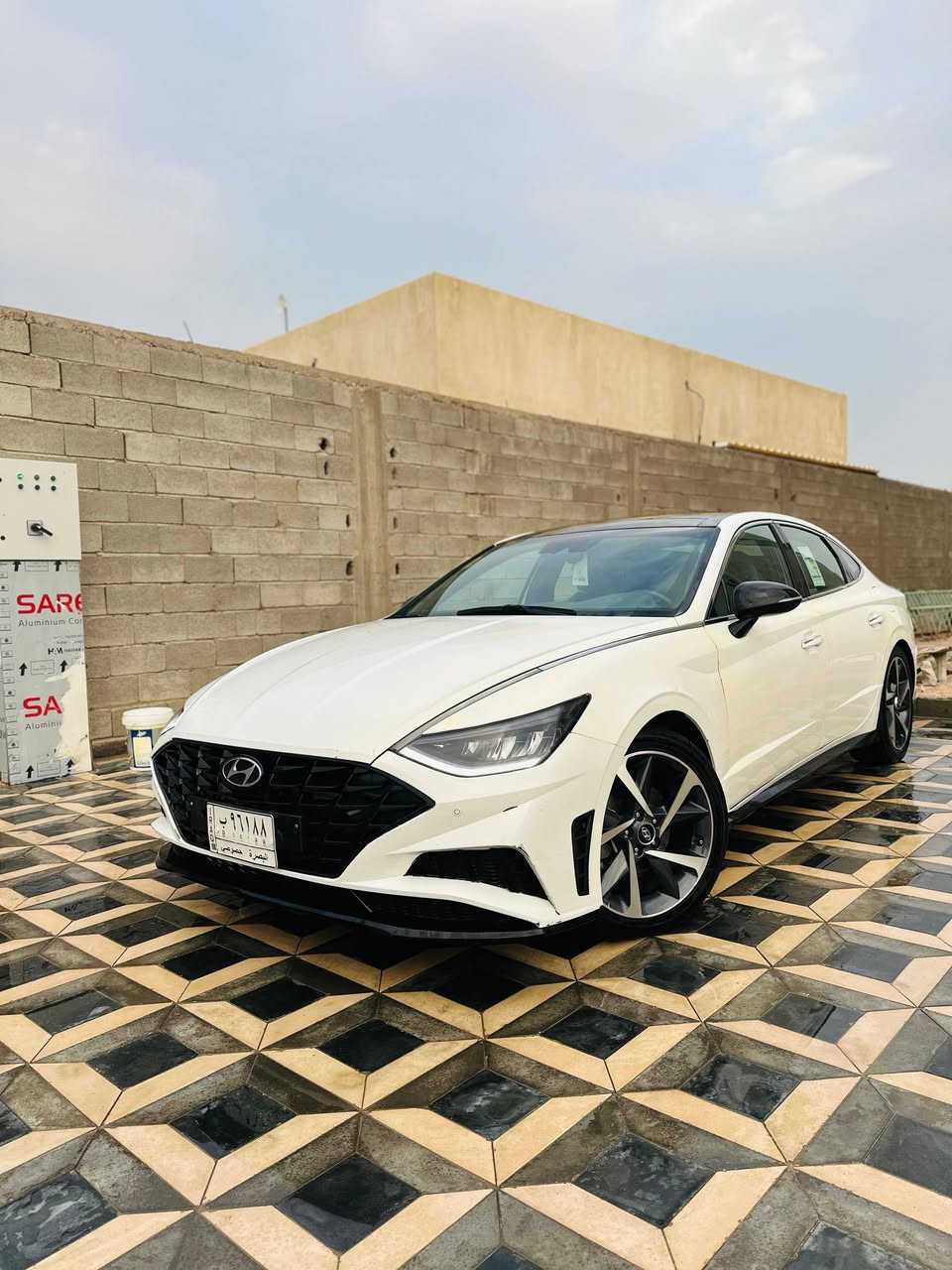 سوناتا 2023 وارد امريكي 
ماشية 68 الف
***********
محرك 1600 تيربو 
فول مواصفات واحد علا واحد 
بانوراما 
شاشة جبيرة كامرا 
4 وضعيات قيادة
هاندبريك بصمه
صندوك بصمه
اوتو هولد
اوتو ستوب
تحديد مسار 
تحكمات ستيرن
رادار 
باقي المواصفات معروفه 
وارد امريكي  
ايرباكات سليمه 
حادثها جاملغ أمامي والهلال الخلفي فقط 
صفحه السايق صبغ والباقي كفاله 
والصبغ موضح بل صور صفار بل بدي بصفحه السايق 
محرك كير صدر لغود شواصي كلها كفاله
مكان سياره البصره 
السعر 160$ وبيه مجال قليل كلش
