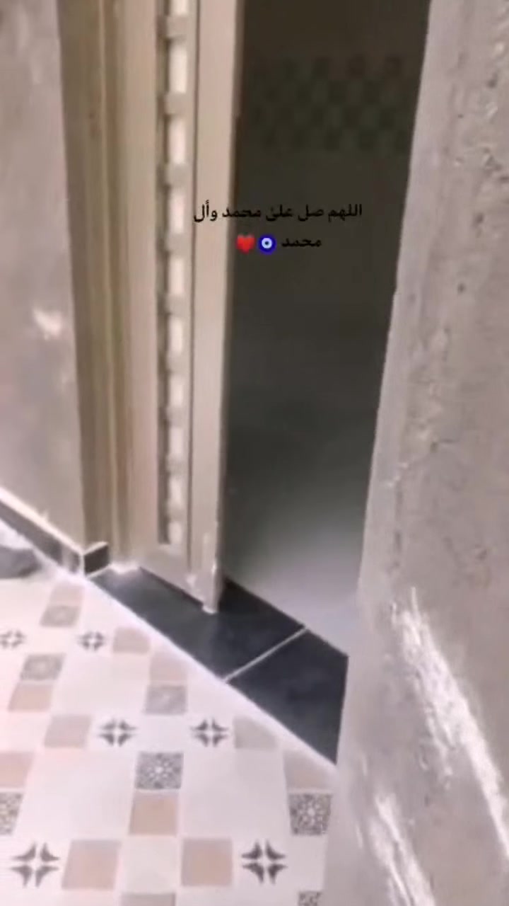 خلفه سيراميك مرمر
شغل هندسي شرط 

متفرغ حاليا واسعار مناسبه جدا ***********
