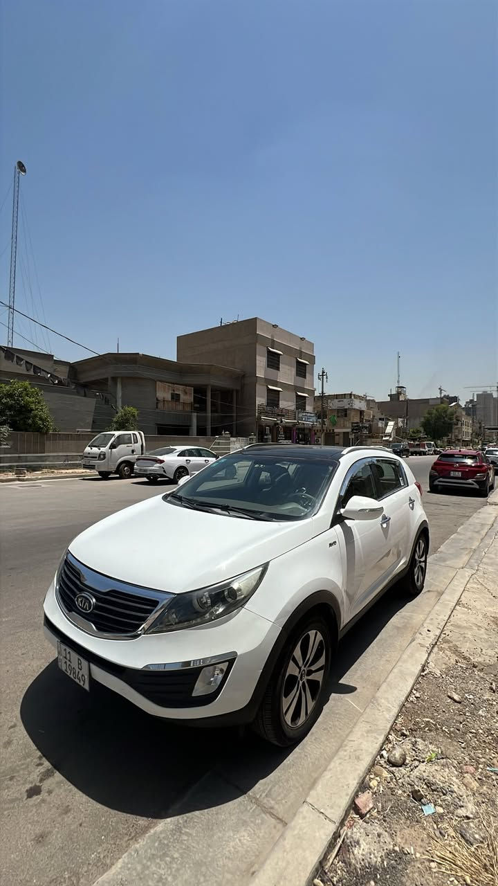 كيا سبورتج
مديل13 سياره خليجي كفاله عامه بدون صبغ تكحيلات بسيطه +بارد فقط قليل  
شركه الدوليه 
ماشيه97 كيلو 
داخل زيرو 
سبير منازل ابد من شركه لحد هسه 
مكينه 2000دوش مكفول كير كذالك بلاد من الشركه
رقم بغداد دولي ب اسمي
لدات امامي
مري شفط اشاير مري
بانوراما
كامره +حساسات خلفيه
تبريد ثلج
سياره روعه وقليل بهيج نضافه بل عافيه عل ياخذهه سعر السياره143وبيه مجال 
مكاني الاعظميه 
***********
