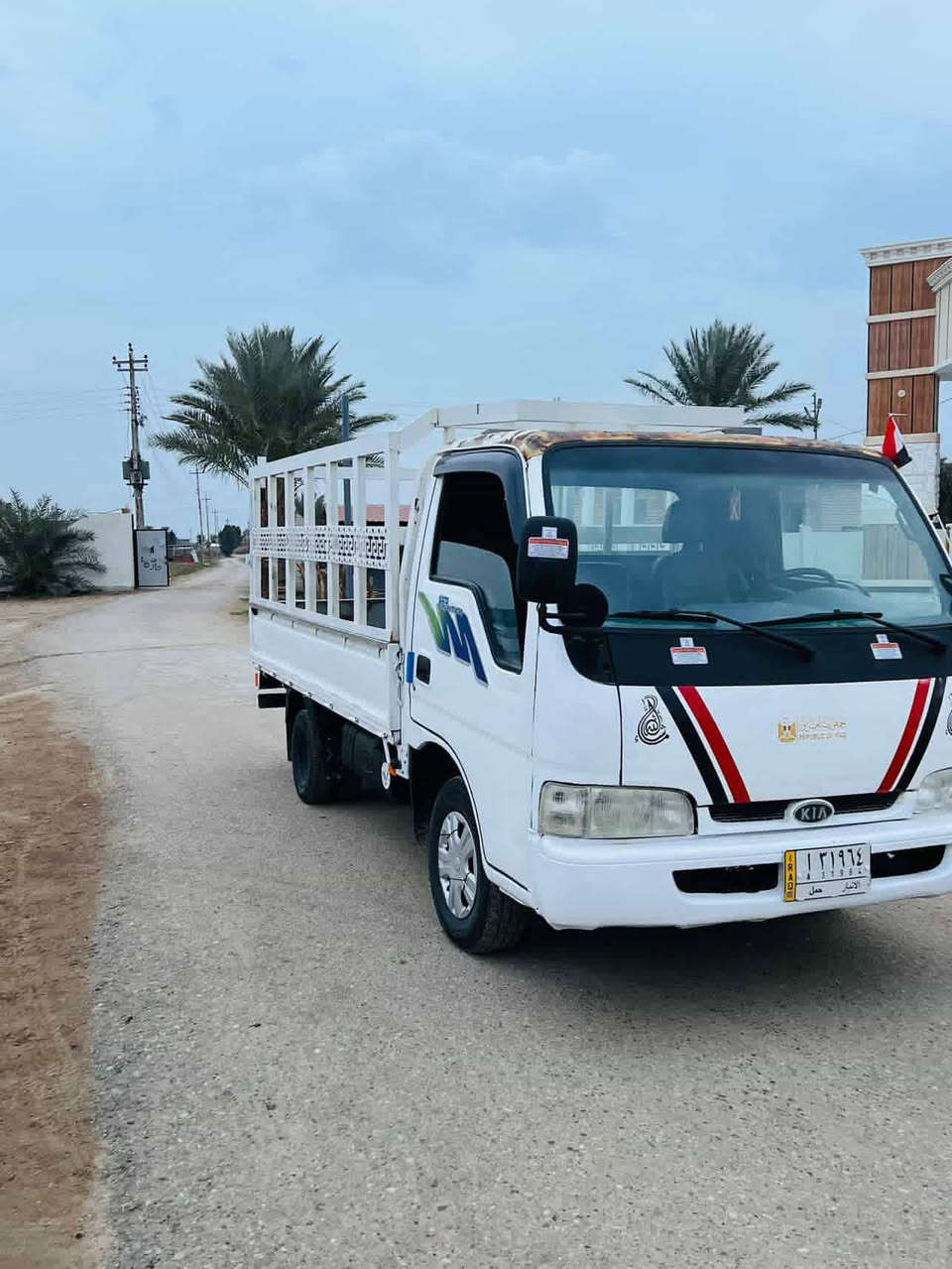 سلام عليكم كيه فونتيره موديل 98 سنويه 27 سياره مكفولة من محرك وكير واكسل وصدر وشاصي وكهربايات شغاله سياره بلاديه وتخم تاير سياره كلش حلوه مال جناي سعر 52 وبيه مجال مكاني رمادي رقم الهاتف *********** يالله
