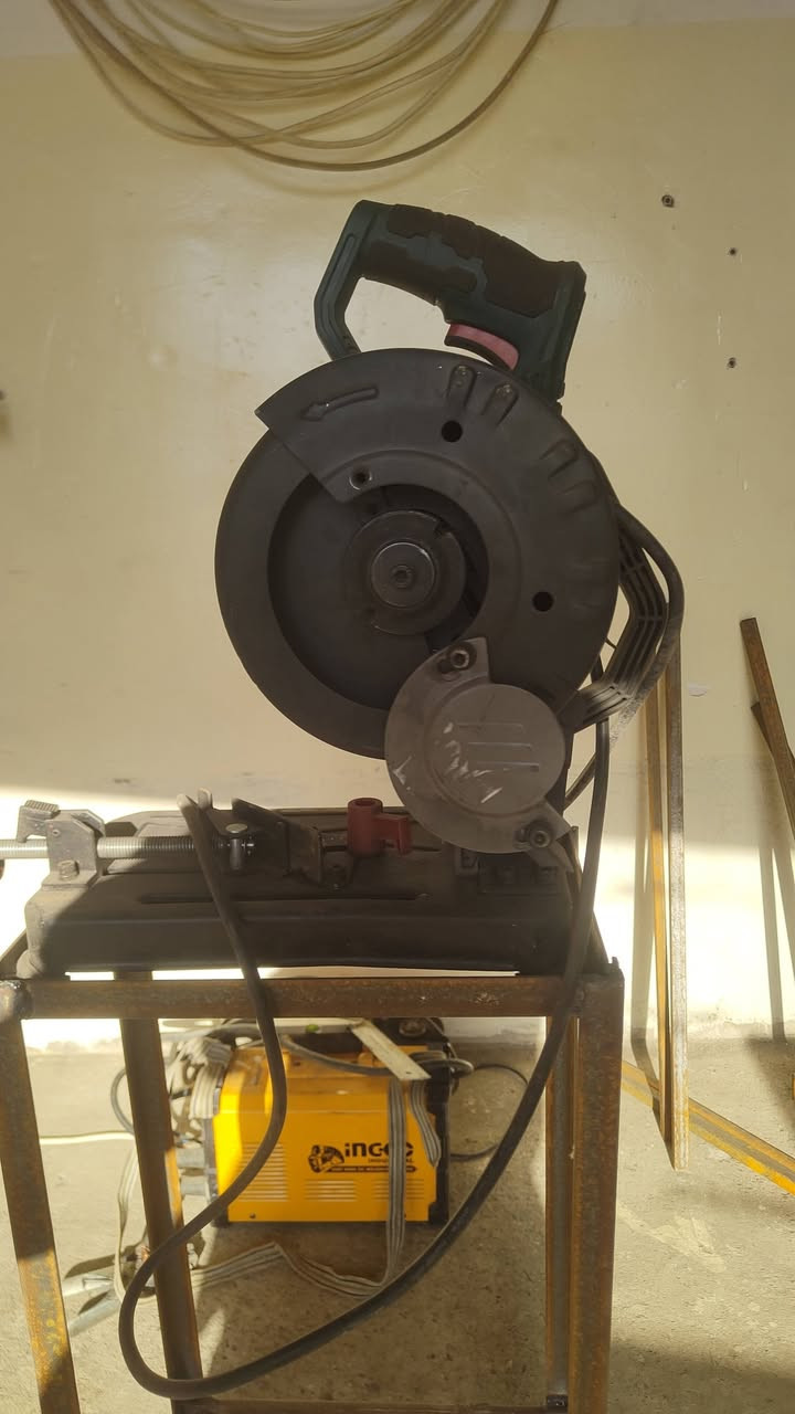 السلام عليكم 🙋‍♂️🙋‍♂️
كتر حديد حجم صغير ١٨٠ ملم بس نقصها فحمية
الماني اصلي ماركة بارك سايد
حجم القرص ١٨٠ ملم
يعمل بقدرة ١٢٨٠ واط
جيرمني اصلي اذا مو اصلي لا تستلمة
٧٧٠٠ دورة بالدقيقة 
السعرررررر (  50 )  الف 
***********
***********
