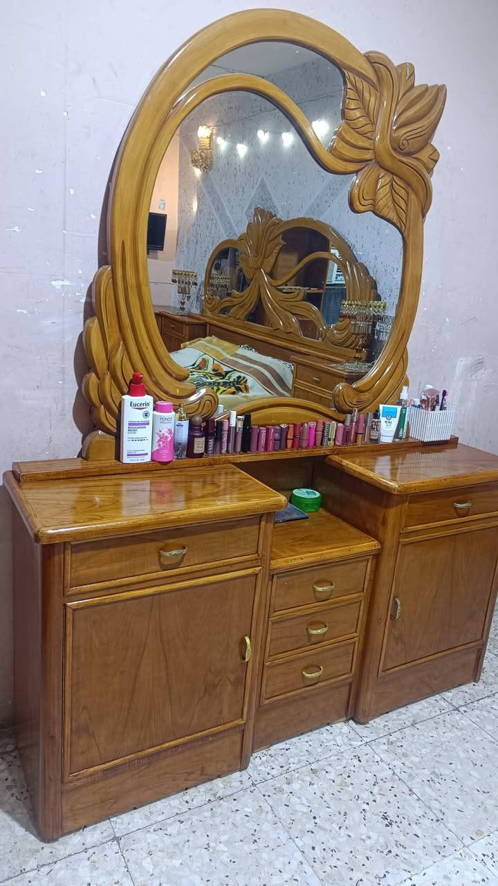 غرفه تسكام صاج داخل وخارج دنك جاوي ام السته طابقين ظهر جرجوبه نظيفة كلش وثگيله 5 ملم متكونه من 8قطع السعر مليون و400وبيه مجال مكاني محاويل للاتصال ع الرقم ***********
