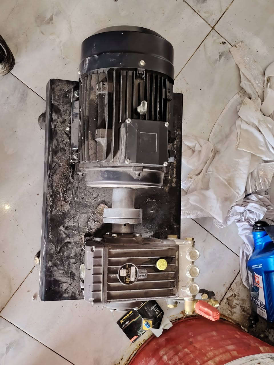 مضخه ايطاليه مع صونده طول ٢٠ متر مع يده للبيع السعر مليون وميه وخمسين للأستفسار أكثر الاتصال على الرقم ***********
