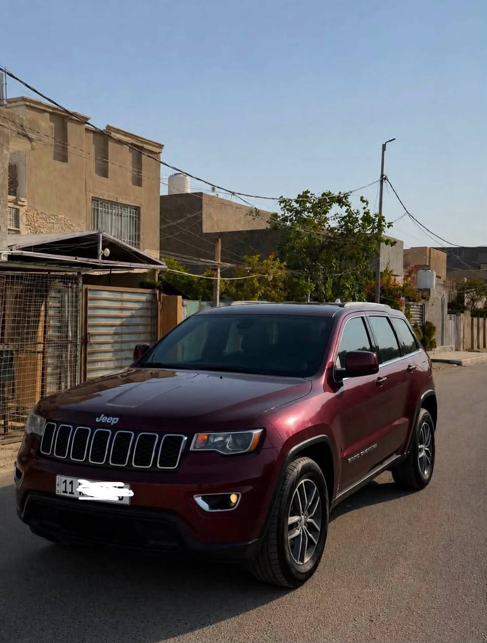 السلام عليكم
للبيع فقط Jeep Grand Cherokee 2018
* وارد أمريكي
* اللون: ماروني
* رقم بغداد الجديد
* السنوية صالحة لغاية 2030 + هزة جديدة
المواصفات:
* فول مواصفات (عدا فتحة السقف)
* محرك 3.6L
* ممشى 110 ألف
* مقاعد جلد + مخمل
* مقعد كهربائي
* تدفئة المقاعد
* تدفئة المقود
* هيتر مرايا
* توقف ذاتي
* اطفاء ذاتي (من توكف بالازدحام)
* وضعيات قيادة Sport و Eco و Normal
* بصمة تشغيل + بصمة أبواب
* دخول ذكي
* تشغيل عن بُعد
* حساسات أمامية وخلفية
* Apple CarPlay + شاشة جبيرة + كامرة خلفية
* سيستم صوت + دمام خلفي
* جنطة كهرباء
* تبريد خلفي
* ويلات كروم
* السبير وعدة السبير كاملة
* البردة الخلفية وكاعيات الشركة موجودة

معلومات السيارة:

* السيارة على ايد مالك واحد منذ دخولها من أمريكا ولغاية اليوم.
* الحادث عبارة عن شخط بباب الصدر وخلف الصدر، مصلحات ومصبوغات فقط، وصور الحادث موجودة بالمنشور.
* شرط: بدون دواخل، بدون إيرباك، والبجم كبس.
* السيارة استخدام شخصي ونظيفة ( السيارة جاهزة من جميع النواحي ربع دينار متحتاج مصرف)

السعر: 177 ورقة، وبيها مجال بسيط جدًا
العنوان: بابل – المسيب
📞 للاستفسار: *********** (واتساب متوفر)
