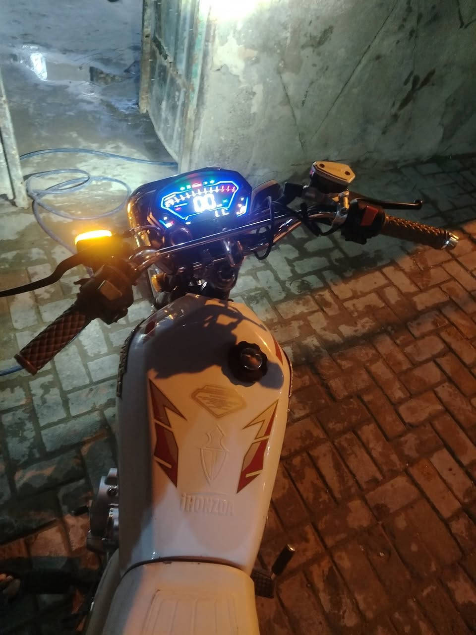 ***********
2025
٨٠٠
