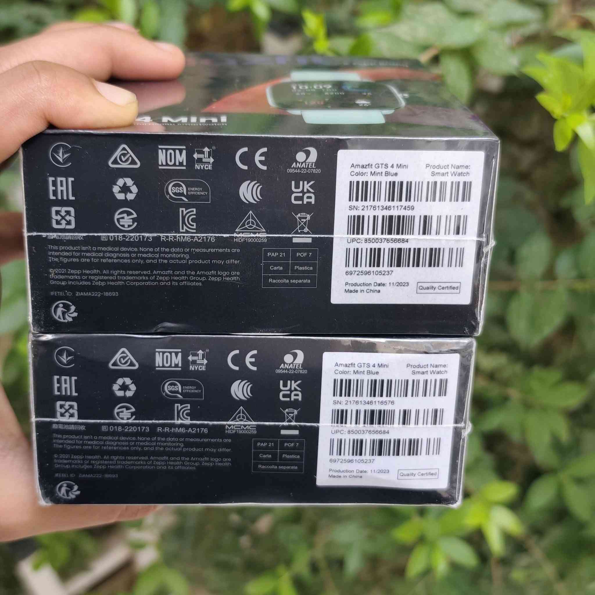 Amazfit GTS 4 Mini
ساعة امازفت الأصلية (من منظومة Zepp التابعة لشاومي).
(جديدة لوك بجياس الشركة متوفر قطع محدودة جداً)
 ساعة أصلية تمنحك جودة اعتمادية طويلة الأمد، بمميزات تميزها عن الساعات المقلدة والضعيفة.
🔍 أبرز المواصفات والمزايا التقنية:
🔋 بطارية فائقة الصمود: تعمل حتى 15 يوماً من الاستخدام النموذجي بالشحنة الواحدة، لتنسى عناء الشحن اليومي تماماً.
📺 شاشة AMOLED مذهلة: شاشة عالية الدقة بحجم 1.65 بوصة تضمن وضوحاً فائقاً للألوان حتى تحت أشعة الشمس المباشرة، مع تصميم مربع عصري وإطار معدني من الألمنيوم النقي.
📍 نظام GPS مدمج: تتبع دقيق للمسارات والأنشطة الرياضية عبر 5 أقمار صناعية، دون الحاجة لحمل الهاتف أثناء الجري أو ممارسة الرياضة.
🩺 رعاية صحية متكاملة: مراقبة مستمرة على مدار 24 ساعة لمعدل نبضات القلب، ومستوى أكسجين الدم (SpO_2)، ومستويات التوتر، بالإضافة إلى تحليلات دقيقة للنوم.
💧 مقاومة تامة للماء: بمعيار 5 ATM (تتحمل الضغط حتى عمق 50 متراً)، مما يجعلها مناسبة تماماً للسباحة والاستخدام اليومي تحت المطر.
🪶 وزن خفيف وتصميم مريح: بوزن 19 غراماً فقط، تمنحك راحة تامة طوال اليوم أثناء العمل أو النوم.
السعر 125 الف
#ساعات_ذكية #ساعة_ذكية #ابل #ايفون #ساعة


**إذا كنت صاحب هذا الإعلان وتريد حذفه لأي سبب، رجاءا أرسل رسالة إلى الدعم الفني**