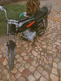 دراجه بدون.  للبيع. اكفله عشائرين واي شي تريده. مستعجل. عليها  هذه رقم...